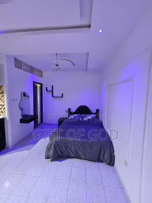 Spacious Self-Contained Room