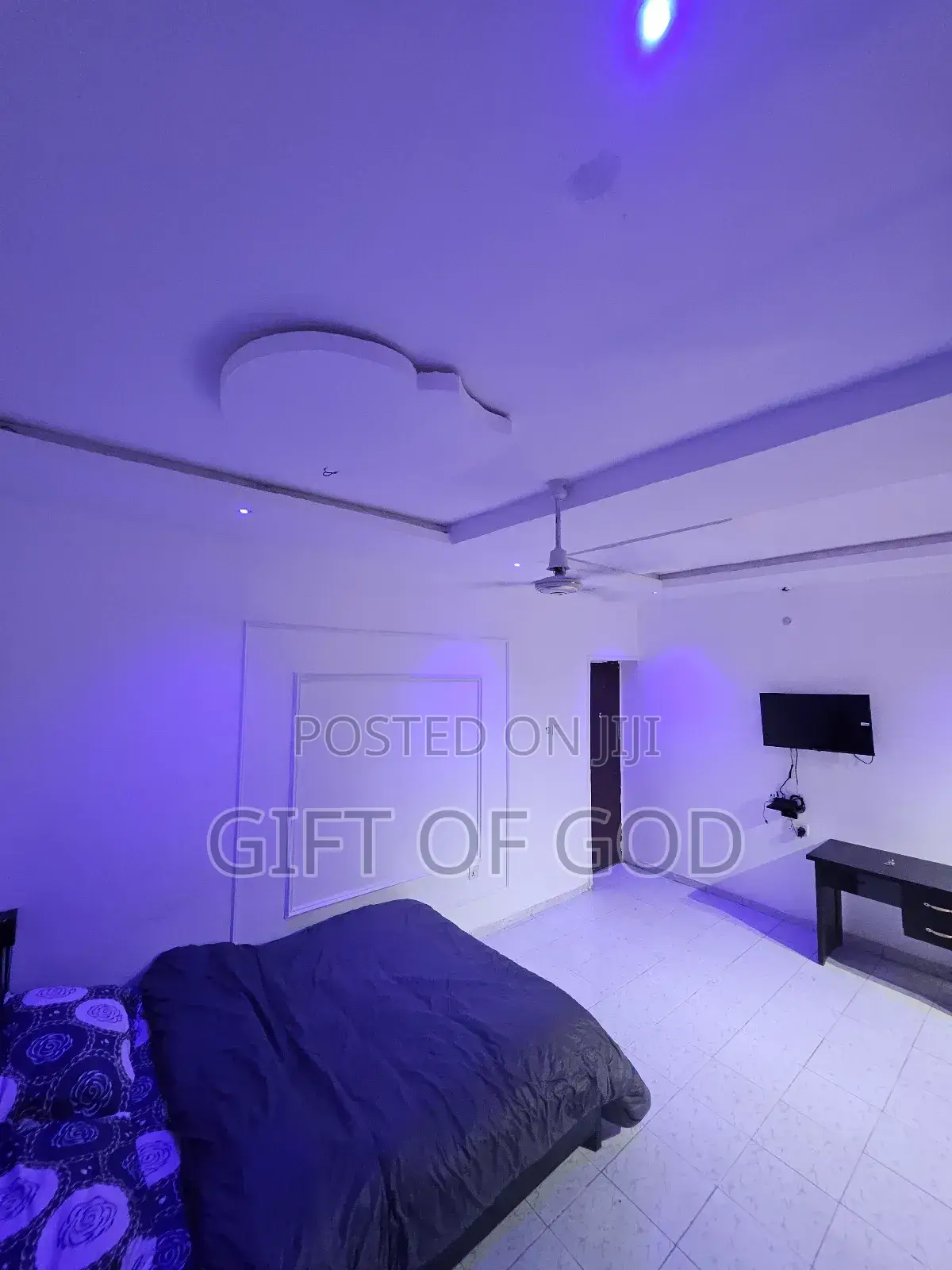 Spacious Self-Contained Room