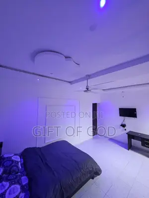 Spacious Self-Contained Room