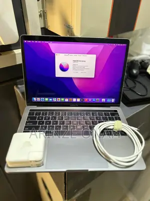 Laptop Apple MacBook Pro 2017 8GB Intel Core I5 SSD 256GB