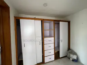 2bdrm Apartment in Lekki Phase 1 for rent