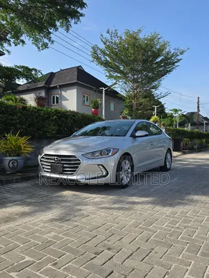 Hyundai Elantra Limited Sedan FWD (2.0L 4cyl 6A) 2017 Silver