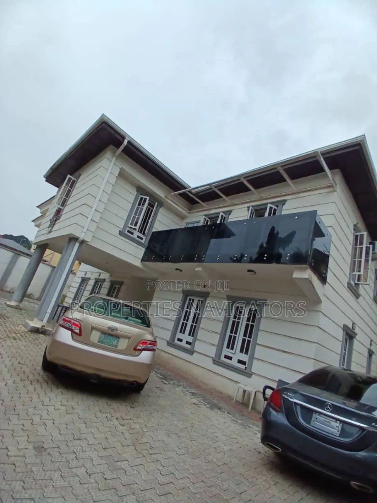 10bdrm Mansion in Asokoro for rent