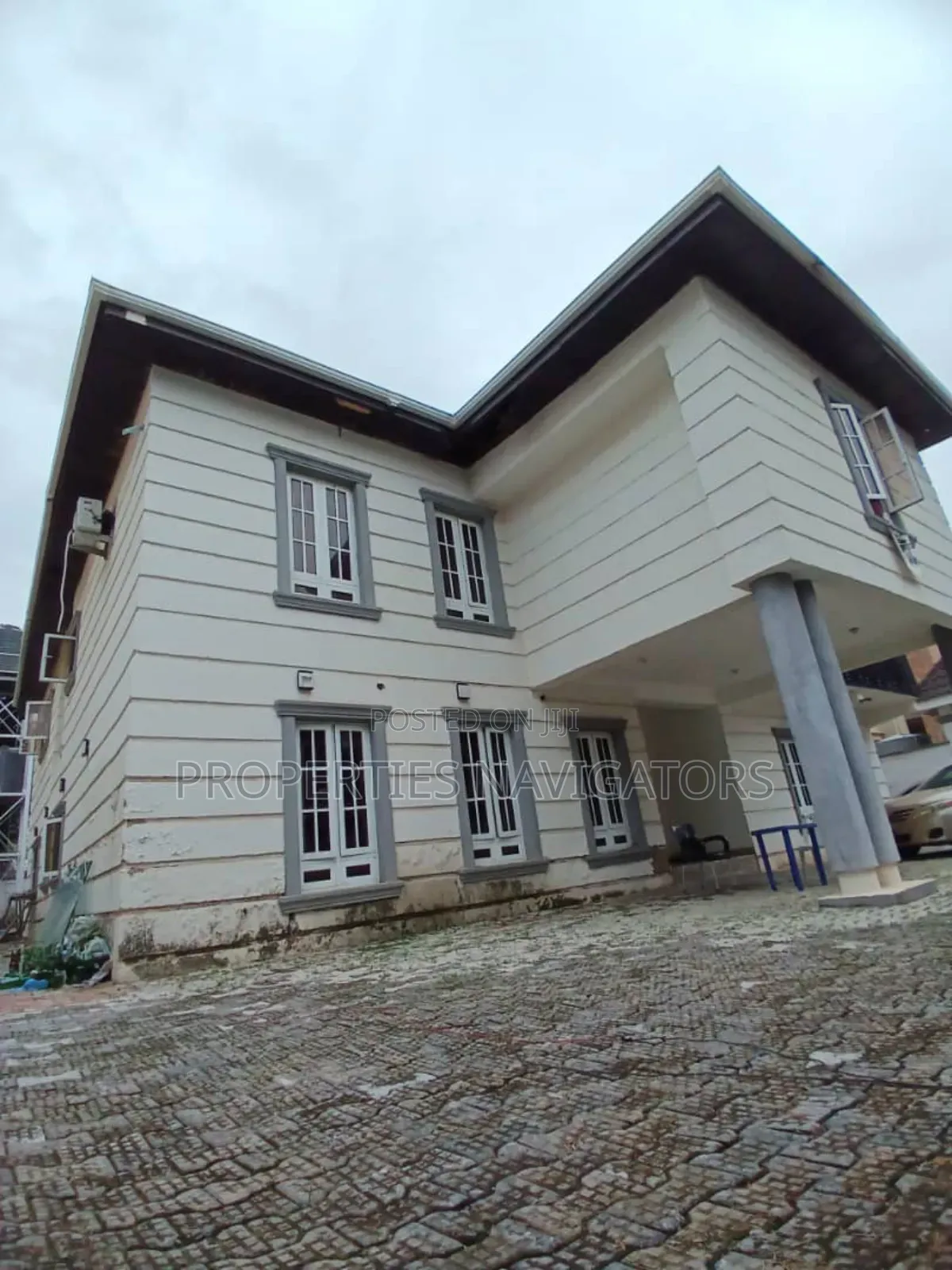 10bdrm Mansion in Asokoro for rent