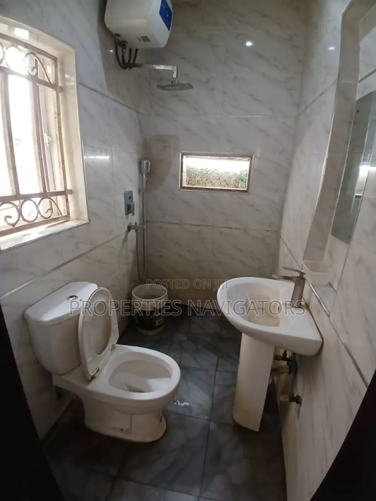 10bdrm Mansion in Asokoro for rent