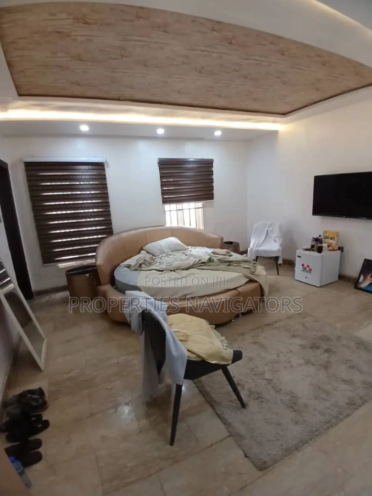 10bdrm Mansion in Asokoro for rent