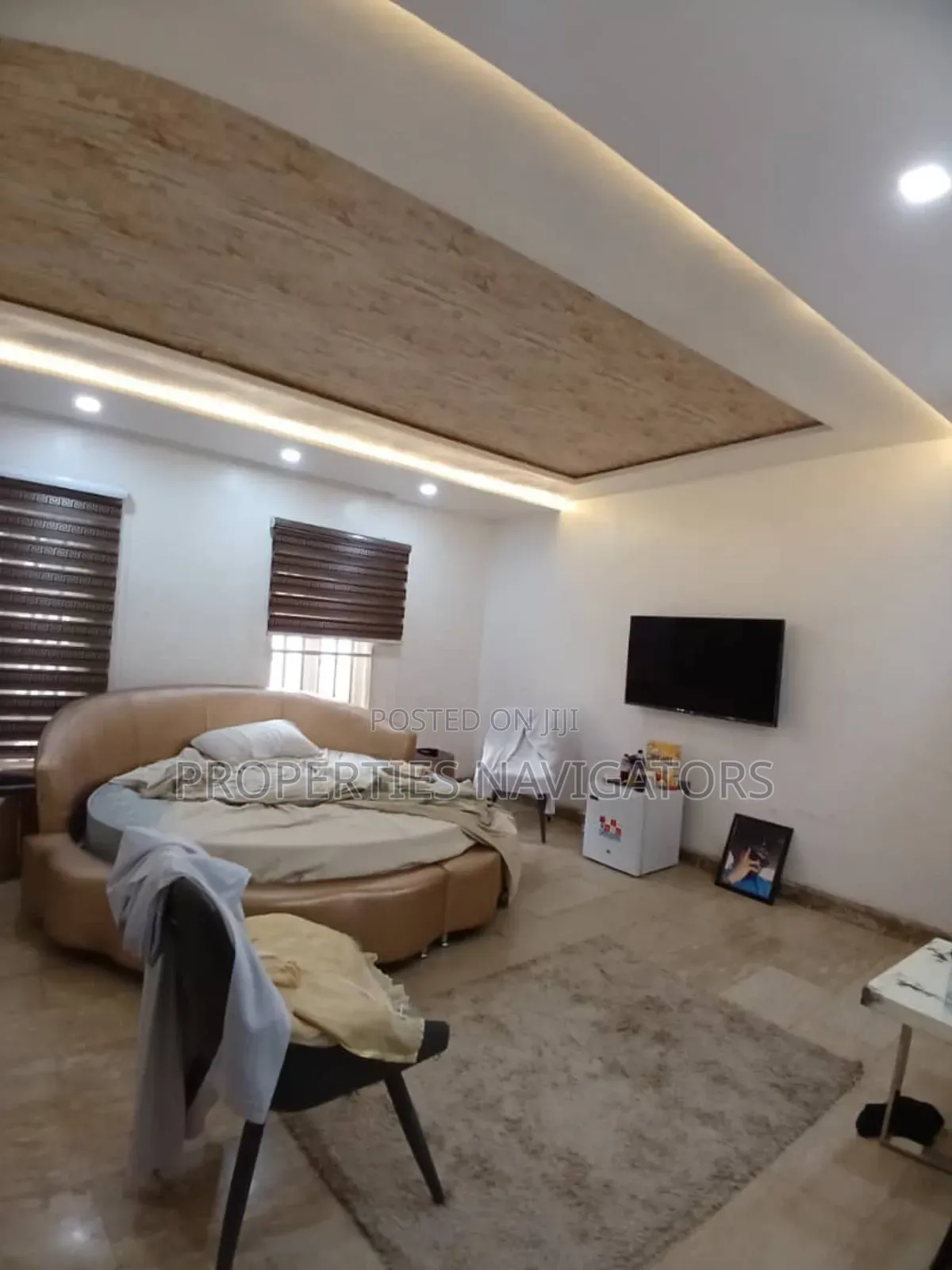 10bdrm Mansion in Asokoro for rent