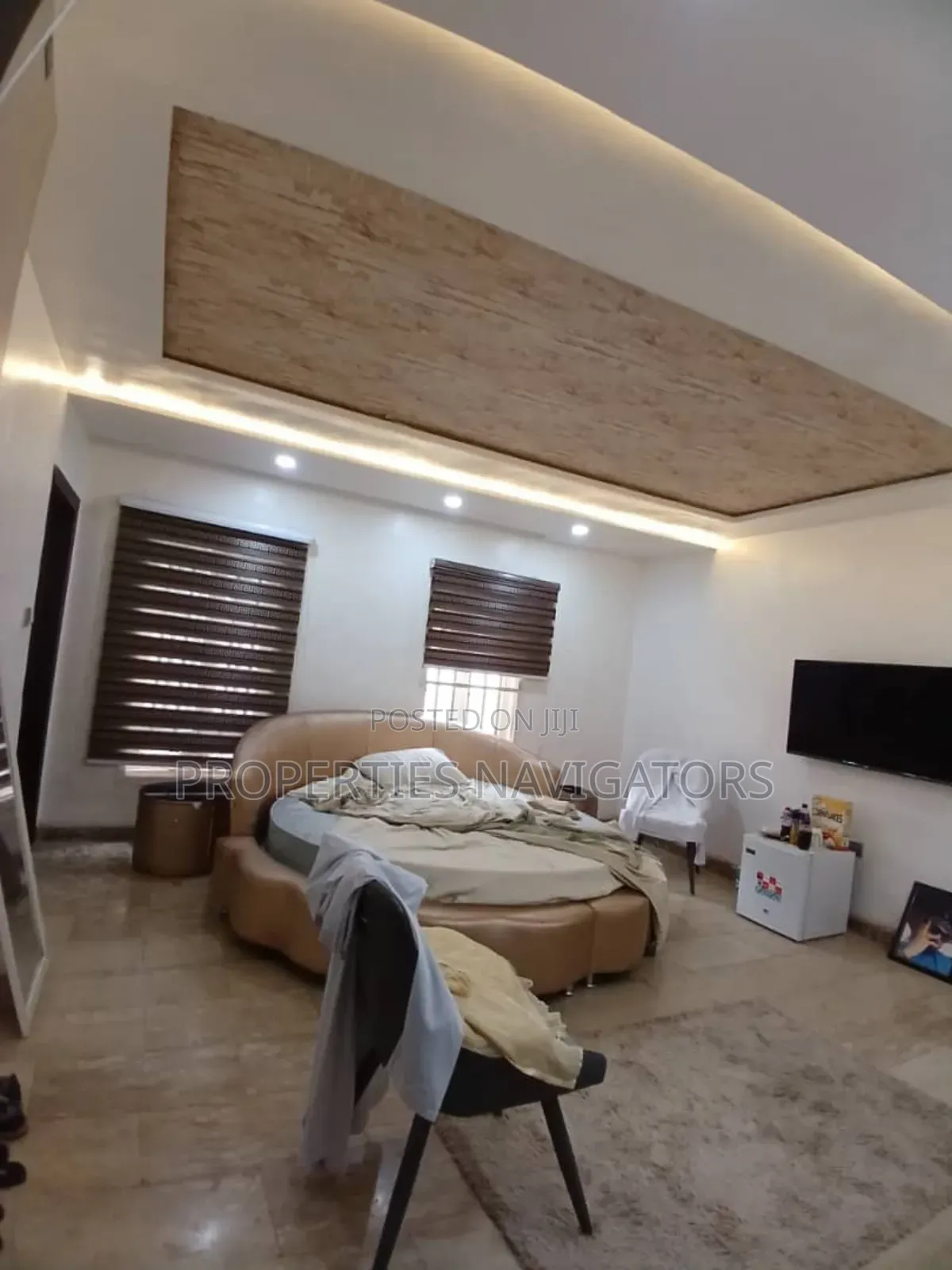 10bdrm Mansion in Asokoro for rent