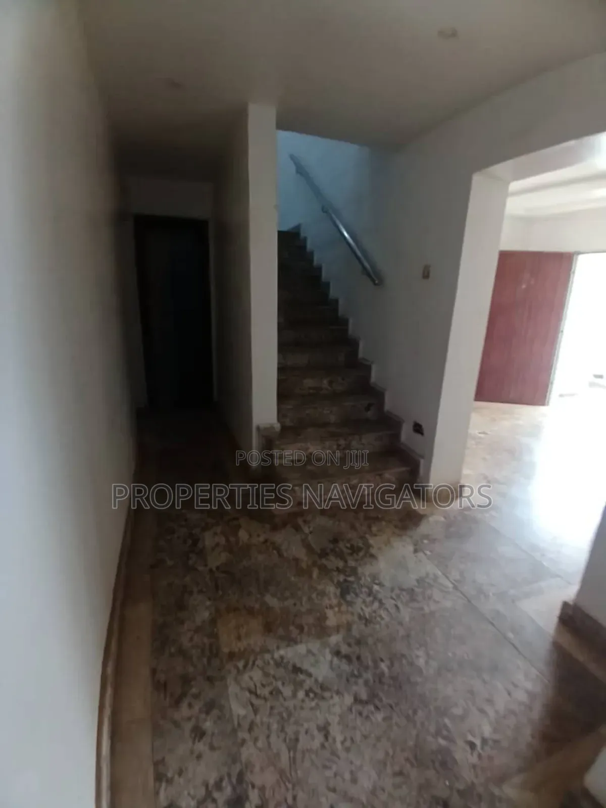 10bdrm Mansion in Asokoro for rent