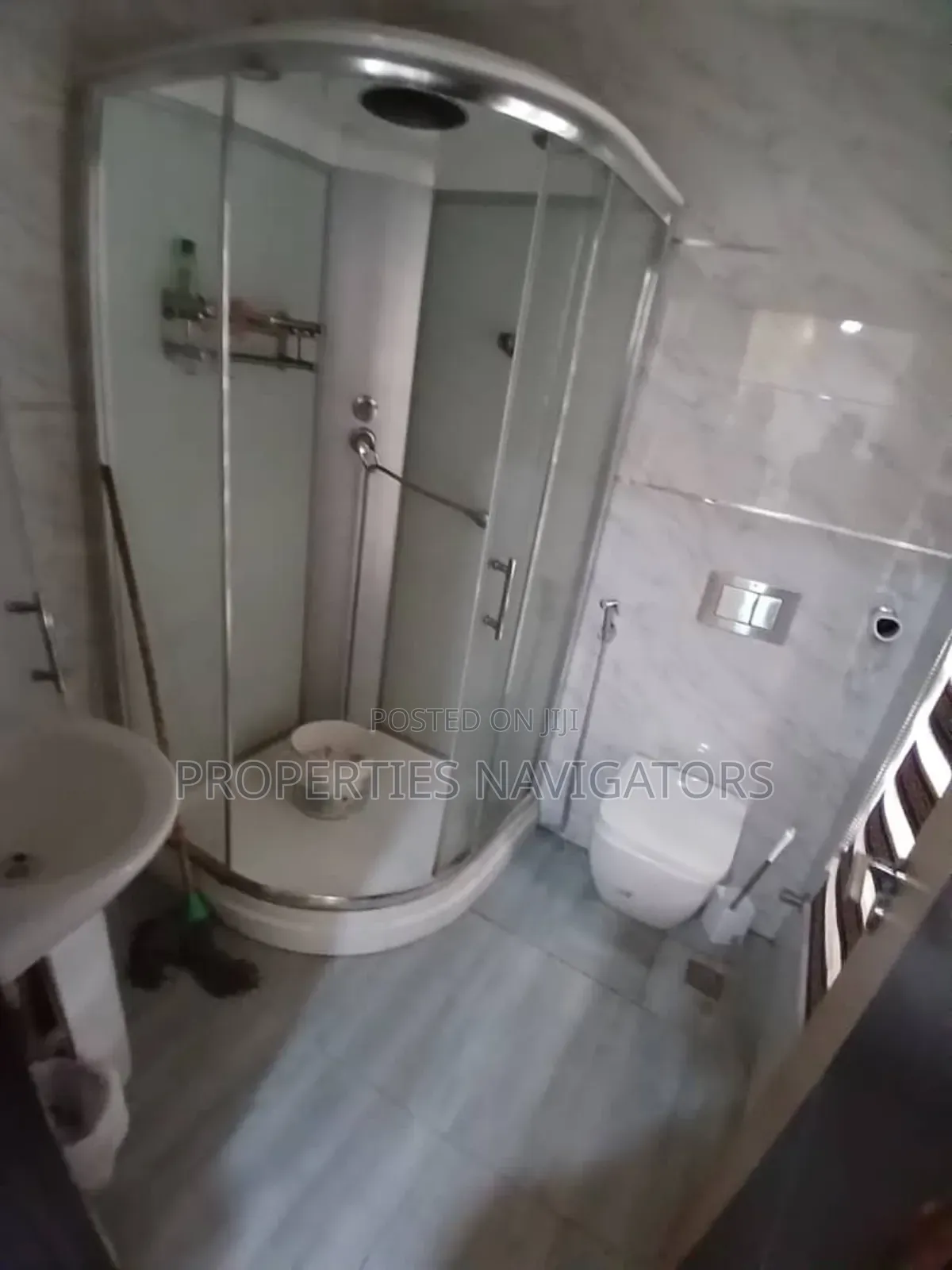 10bdrm Mansion in Asokoro for rent