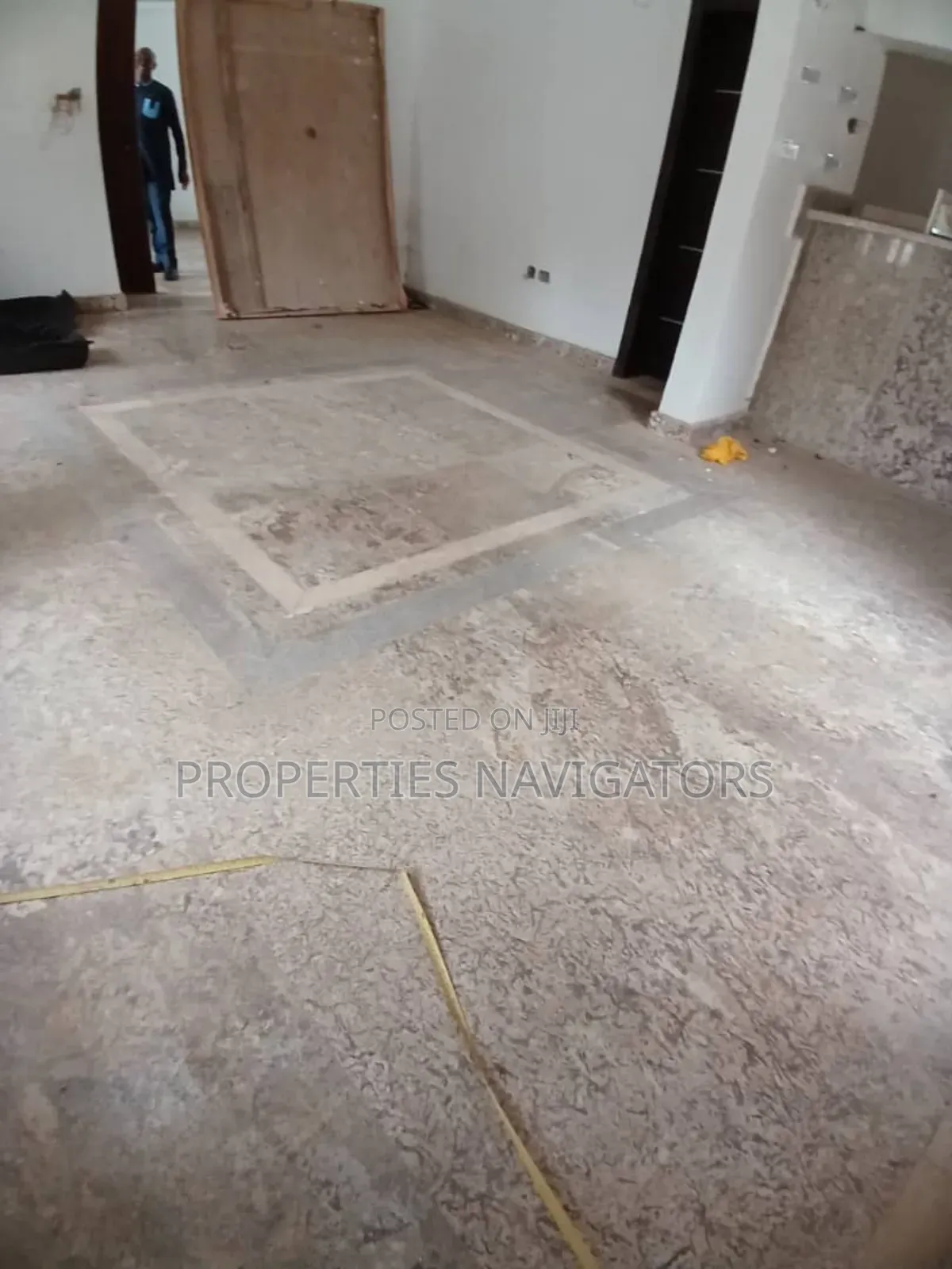 10bdrm Mansion in Asokoro for rent