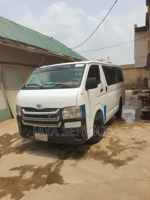 Ac Hiace Bus for You at Affordable Rates