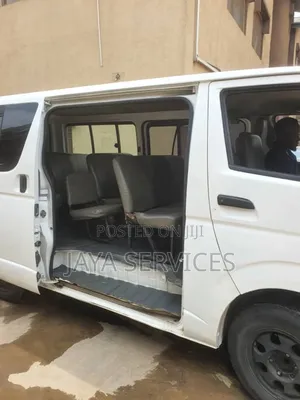 Hiace Bus for Your Travels - Ac Tight