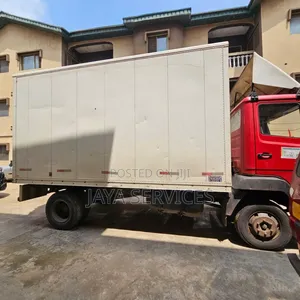 Truck for Relocation and Hullage