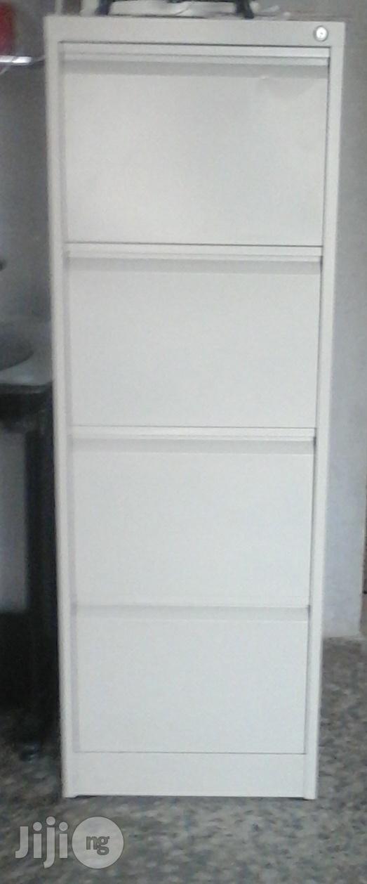 4 Ft Plastic Table