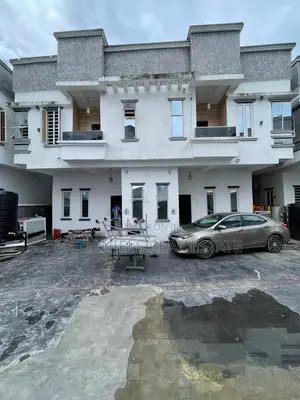 4bdrm Duplex in Chevron for sale