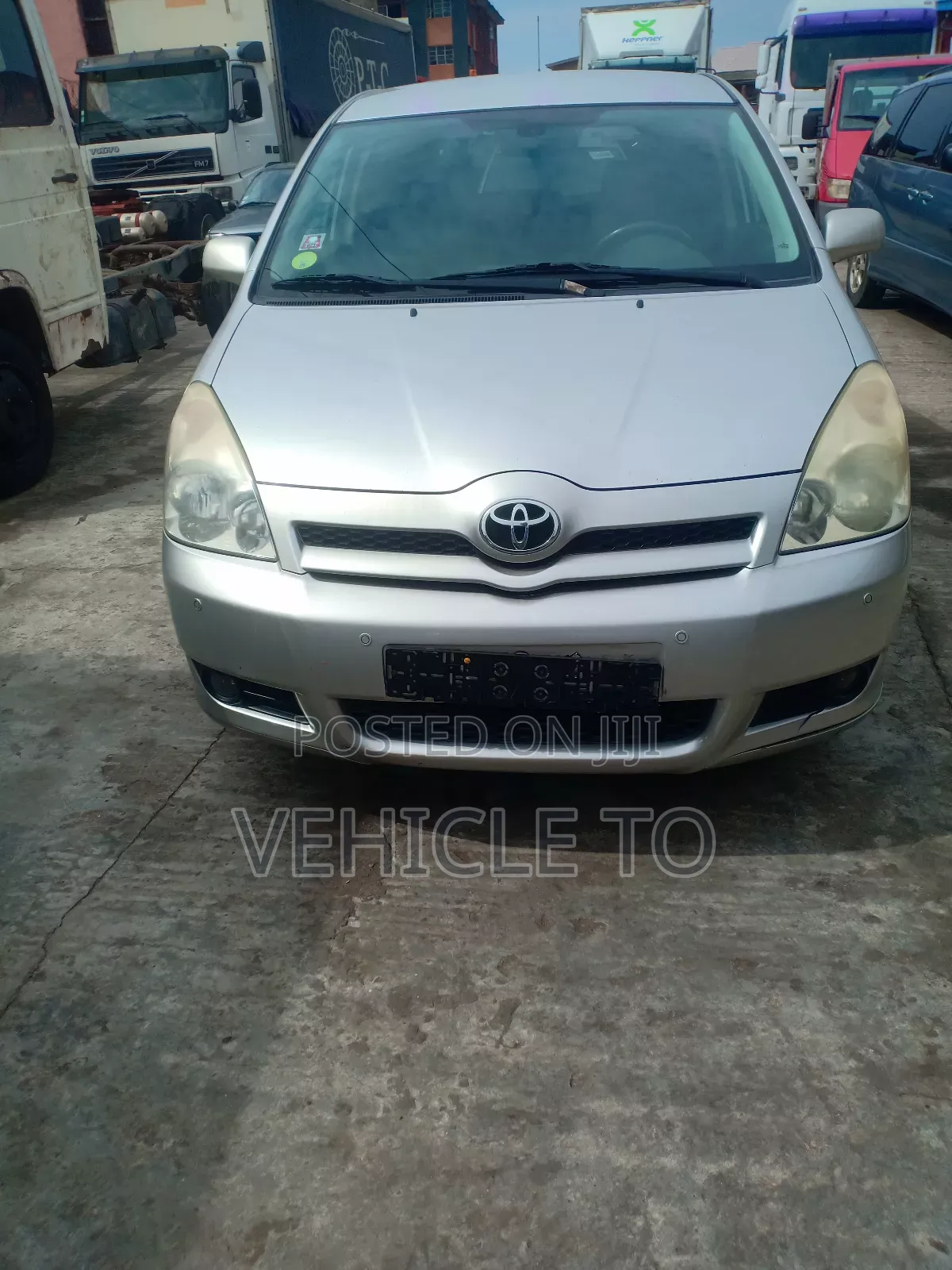 Toyota Verso 2009 Silver