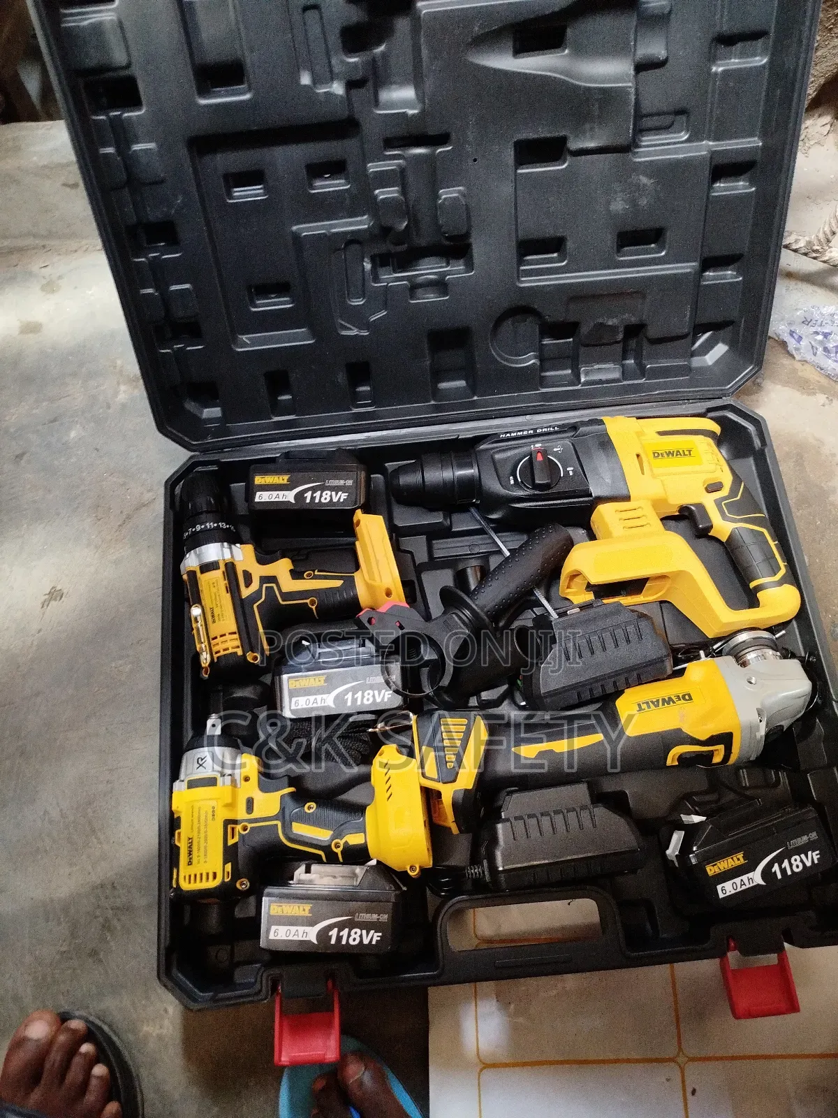 4 in One Dewalt