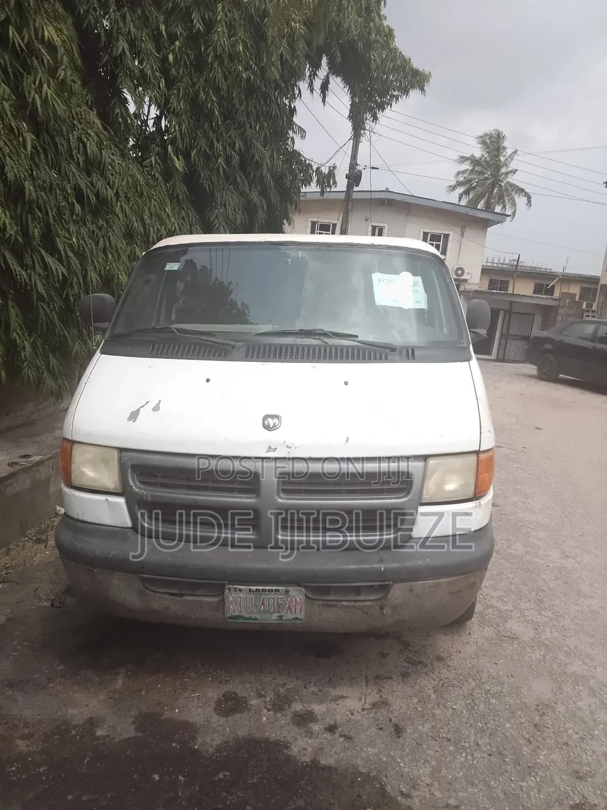 Dodge B3500 2002 White