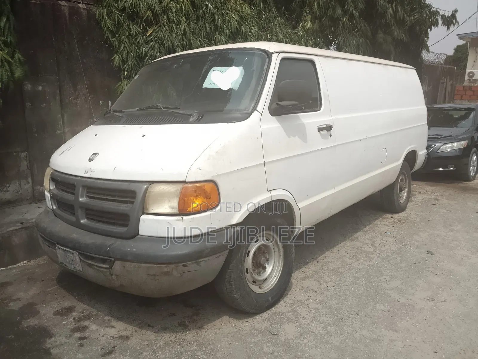 Dodge B3500 2002 White
