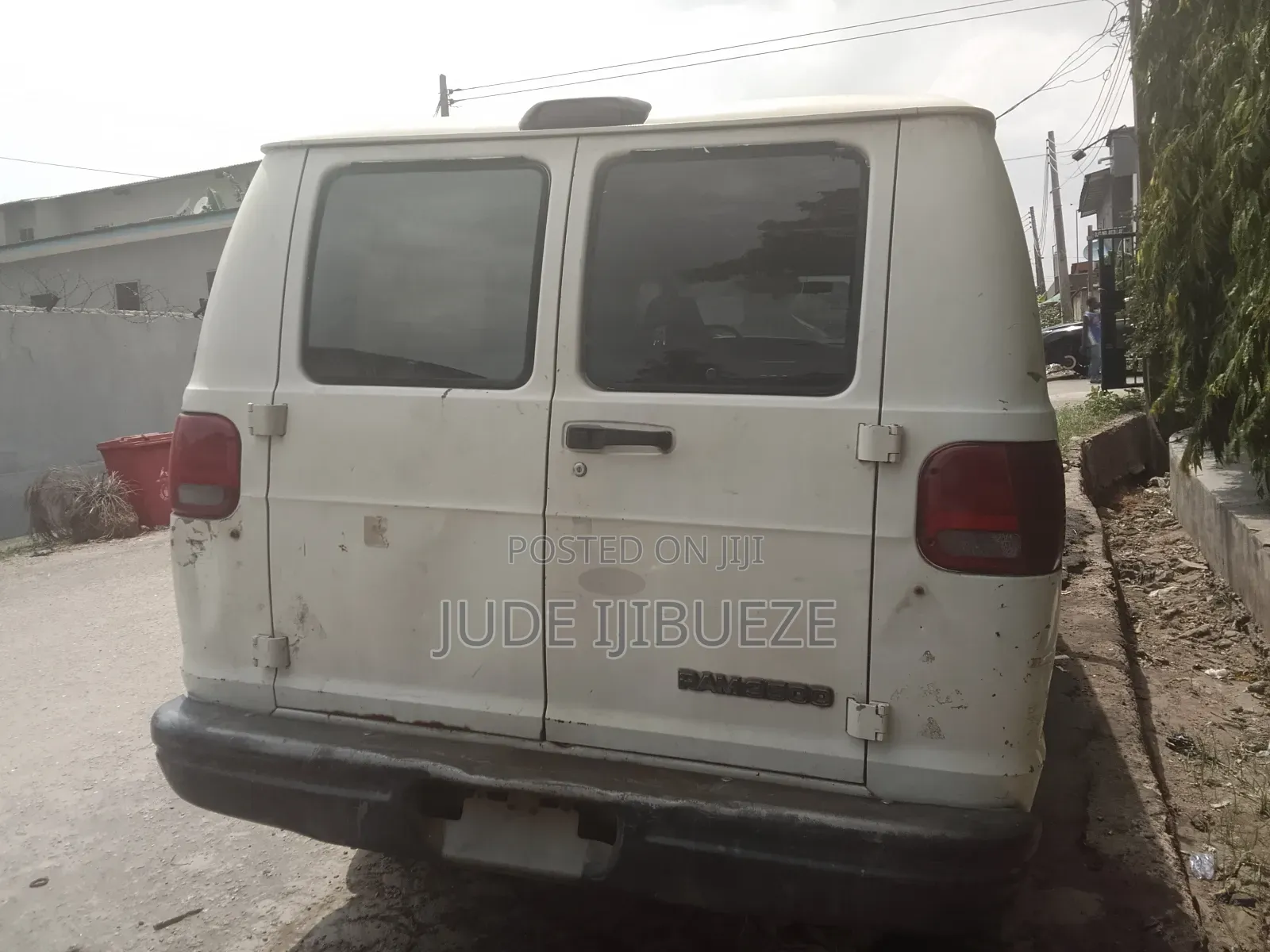 Dodge B3500 2002 White