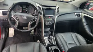 Hyundai Elantra Limited PZEV 4dr Sedan (1.8L 4cyl 6A) 2015 Red