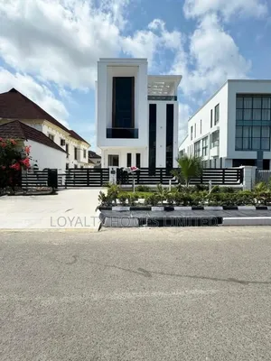 5bdrm Penthouse in Osapa London, Lekki for sale