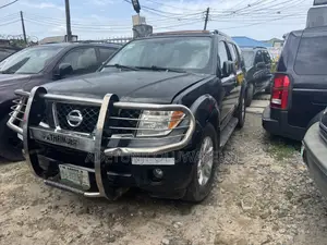 Photo - Nissan Pathfinder LE 4x4 2006 Black