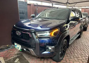 Photo - Toyota Hilux 2021 Blue