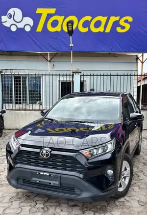 Toyota RAV4 XLE 2021 Black