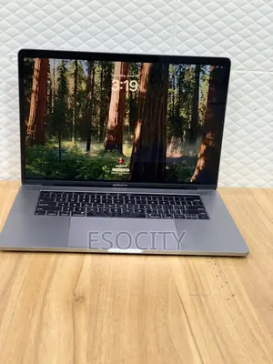 Laptop Apple MacBook Pro 2019 32GB Intel Core I9 SSD 4T