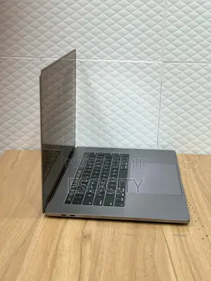 Laptop Apple MacBook Pro 2019 32GB Intel Core I9 SSD 4T