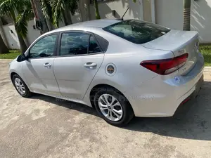 Kia Rio S Sedan 2019 Silver