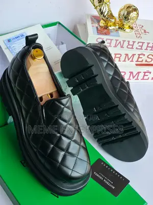 Bottega Sneakers (Black):: 
