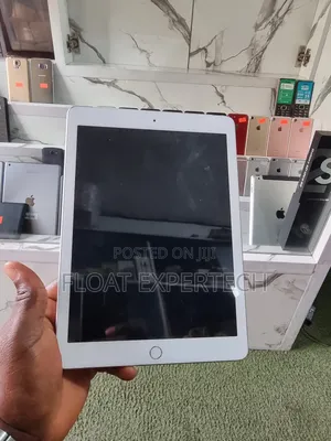 Photo - Apple iPad 10.2 (2021) 128 GB Gray