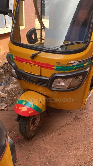 TVS King Deluxe Plus iTouch Start 2021 Yellow