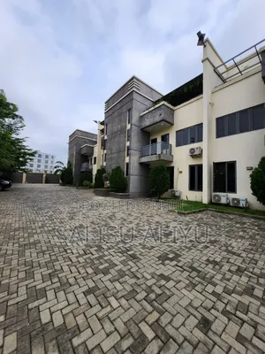 5bdrm Duplex in Jahi Gilmore for sale
