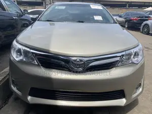 Toyota Camry XLE 4dr Sedan (3.5L 6cyl 6A) 2014 Gold