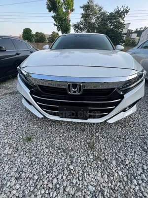 Toyota Camry 2018 White