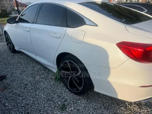 Toyota Camry 2018 White