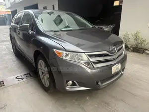 Photo - Toyota Venza LE 4dr Wagon (2.7L 4cyl 6A) 2015 Gray