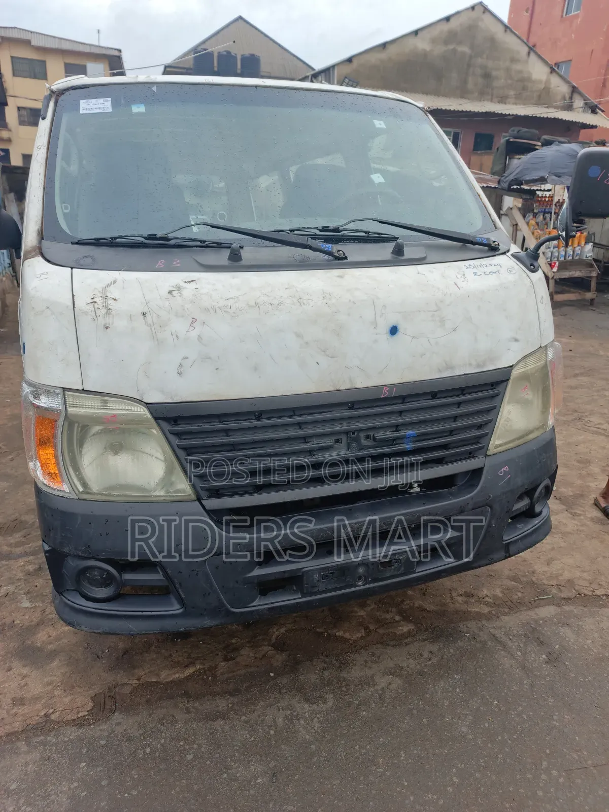 Isuzu Como 2019 White