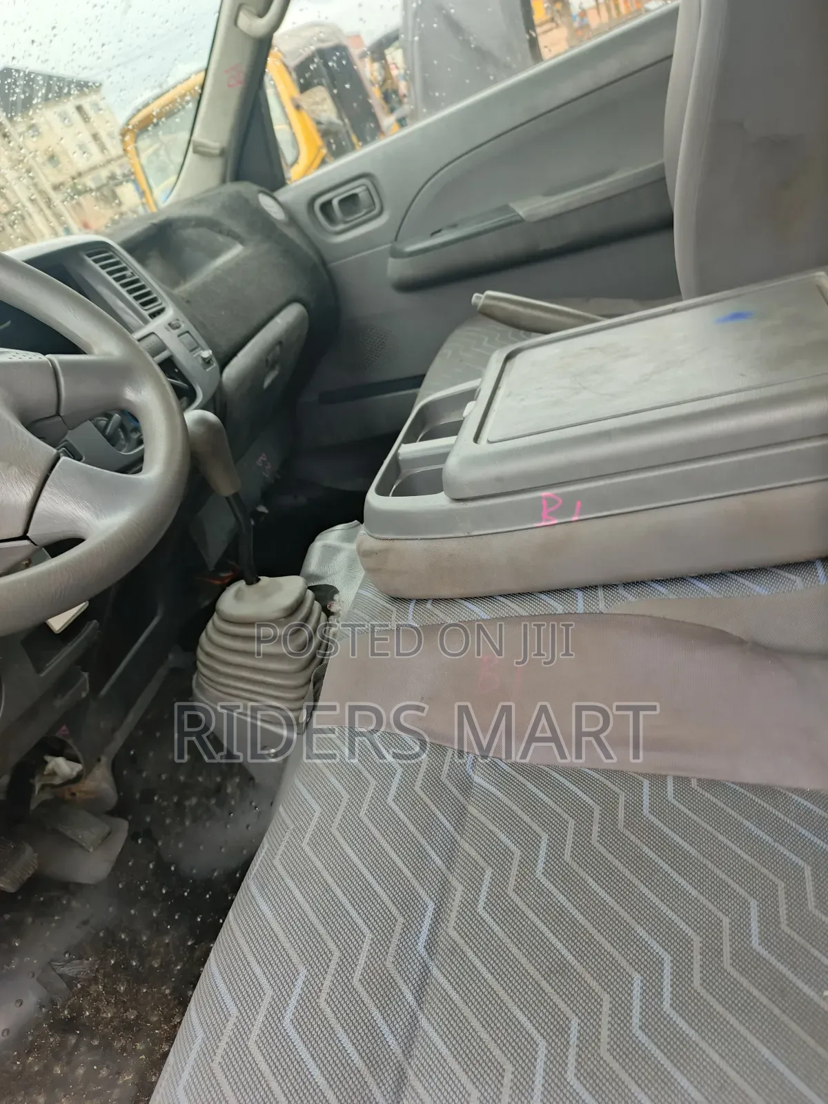 Isuzu Como 2019 White