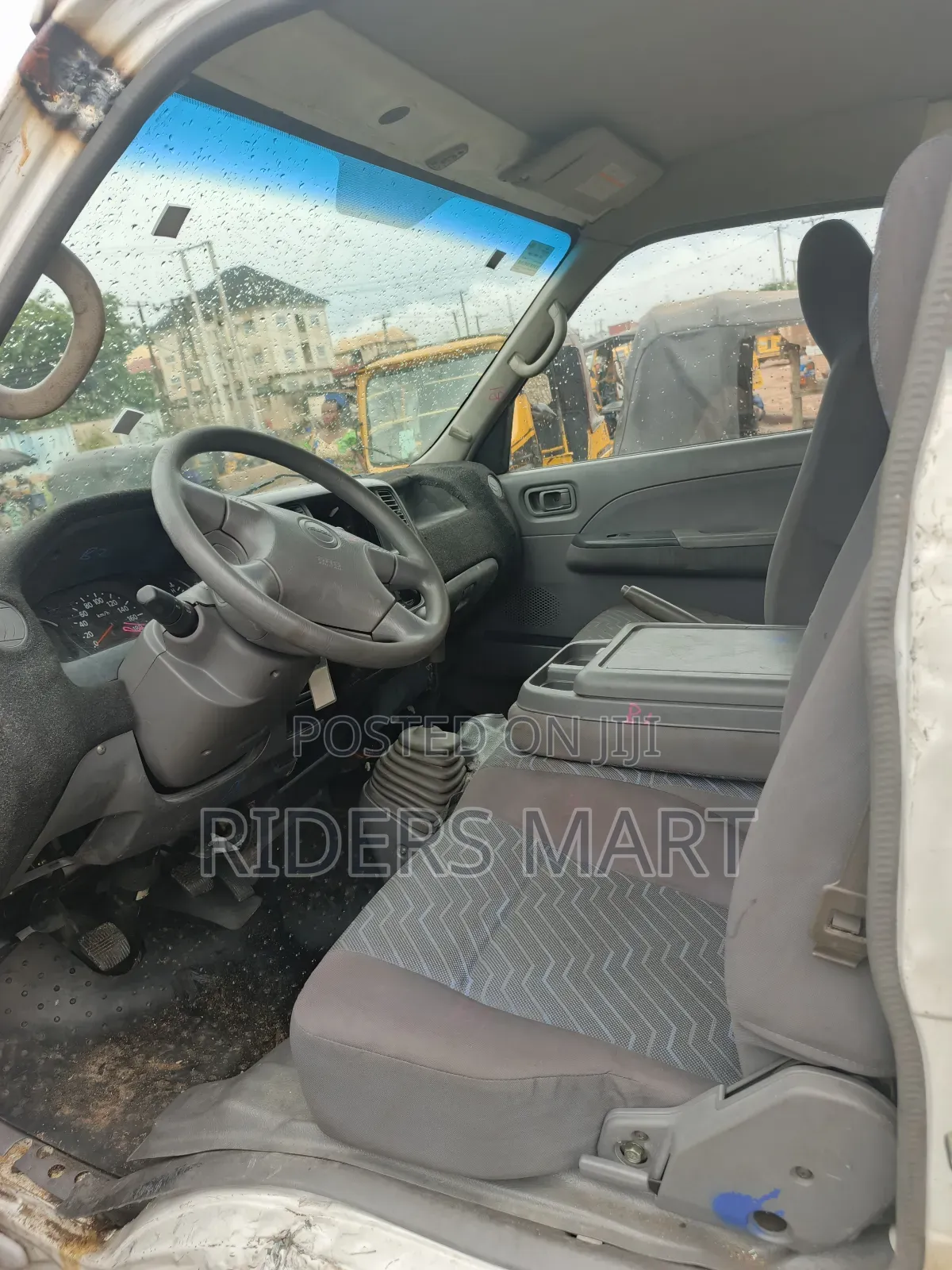 Isuzu Como 2019 White