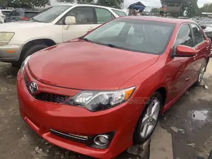 Toyota Camry SE 4dr Sedan (2.5L 4cyl 6A) 2014 Red
