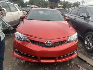 Toyota Camry SE 4dr Sedan (2.5L 4cyl 6A) 2014 Red