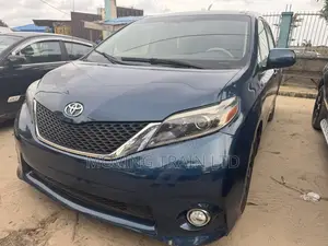 Toyota Sienna XLE 8 Passenger 2011 Black