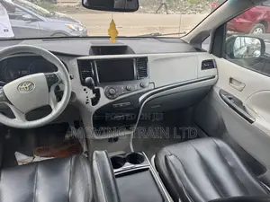 Toyota Sienna XLE 8 Passenger 2011 Black