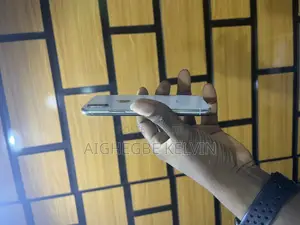 Apple iPhone X 64 GB White