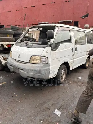 Photo - Nissan Vanette 2008 White